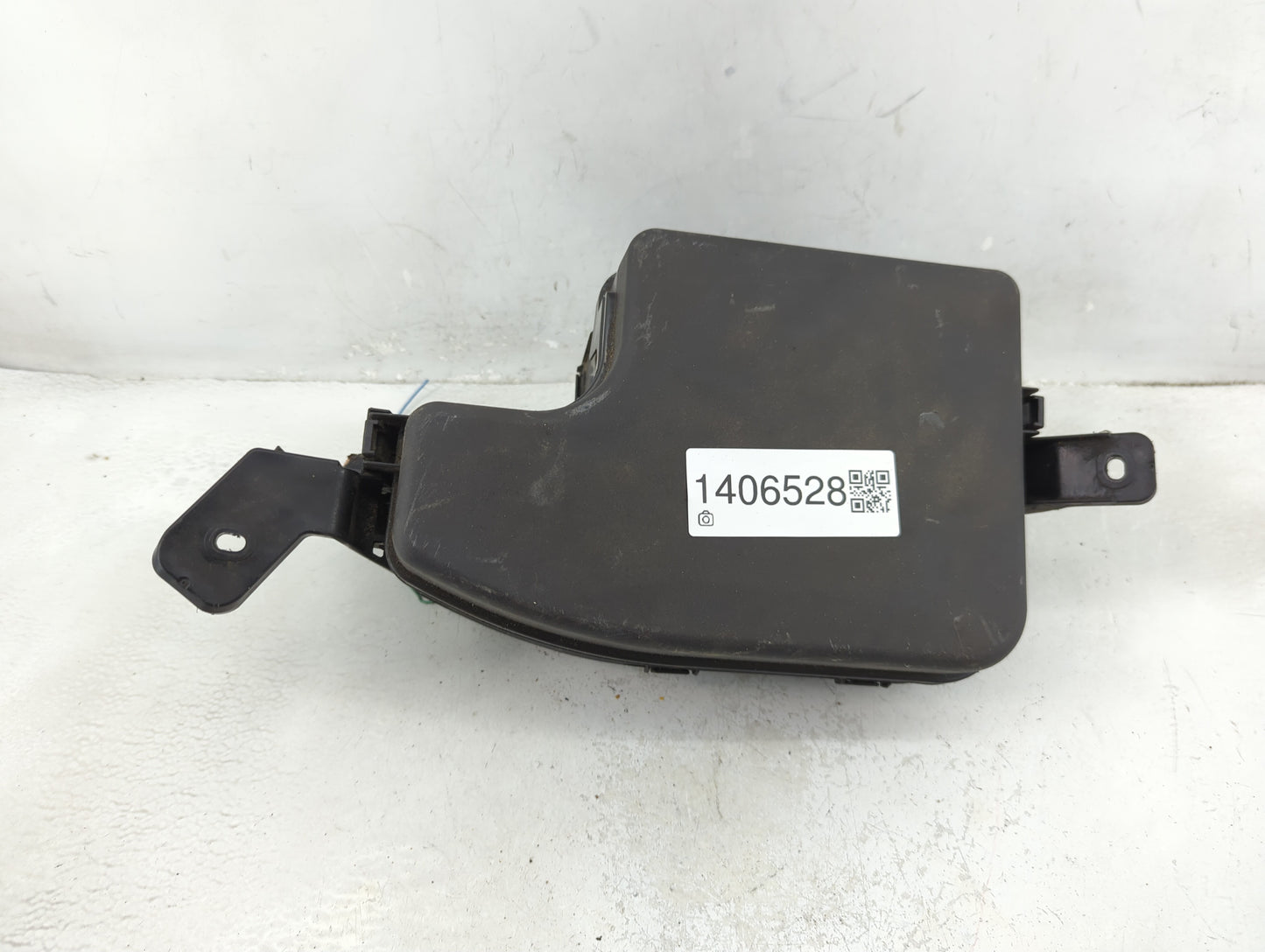 2014-2016 Mazda 3 Fusebox Fuse Box Panel Relay Module P/N:BACS-675X0 Fits Fits 2014 2015 2016 OEM Used Auto Parts - Oemuseda