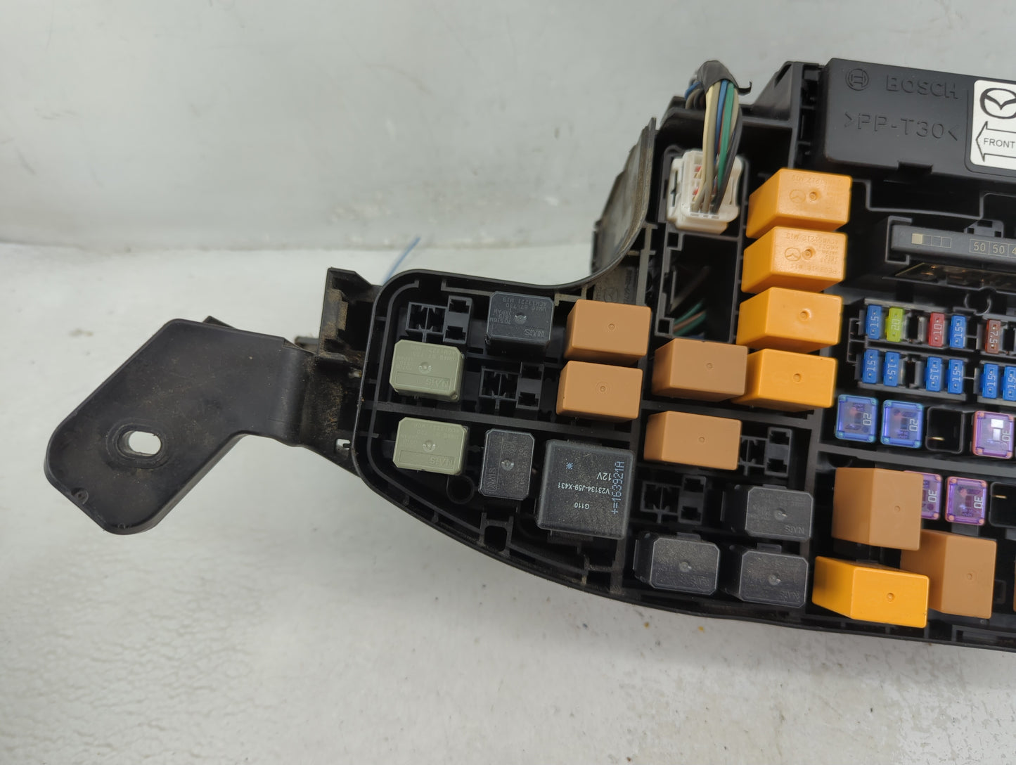 2014-2016 Mazda 3 Fusebox Fuse Box Panel Relay Module P/N:BACS-675X0 Fits Fits 2014 2015 2016 OEM Used Auto Parts - Oemuseda