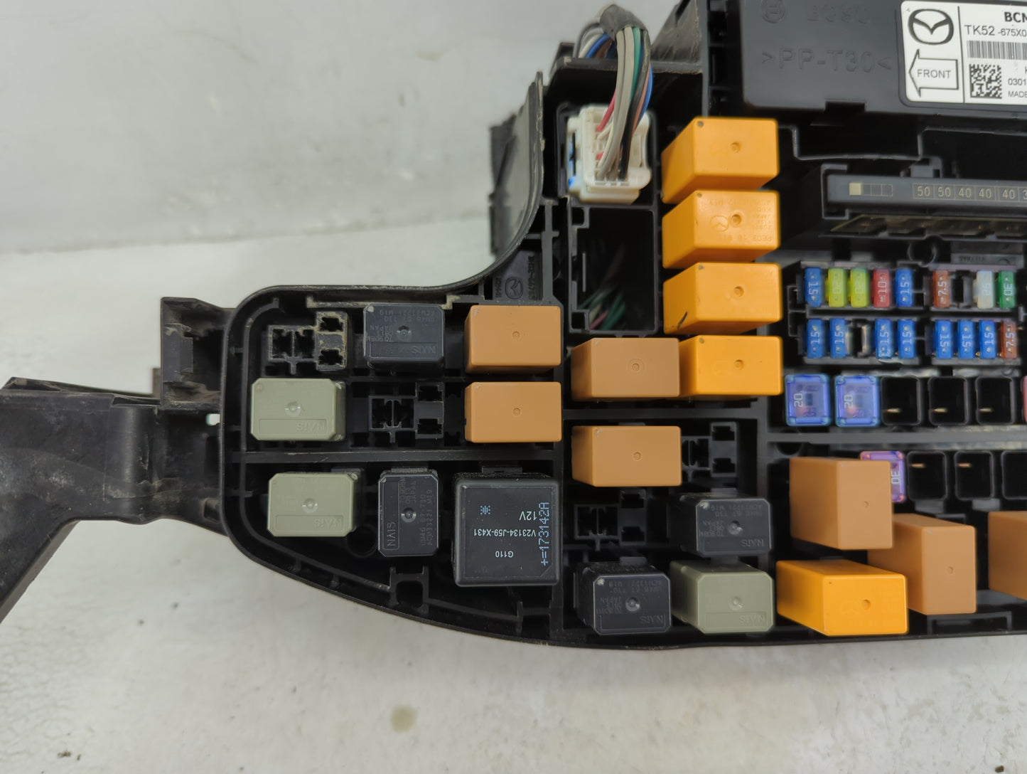 2014-2016 Mazda 3 Fusebox Fuse Box Panel Relay Module P/N:TK52-675X0 Fits Fits 2014 2015 2016 OEM Used Auto Parts - Oemuseda
