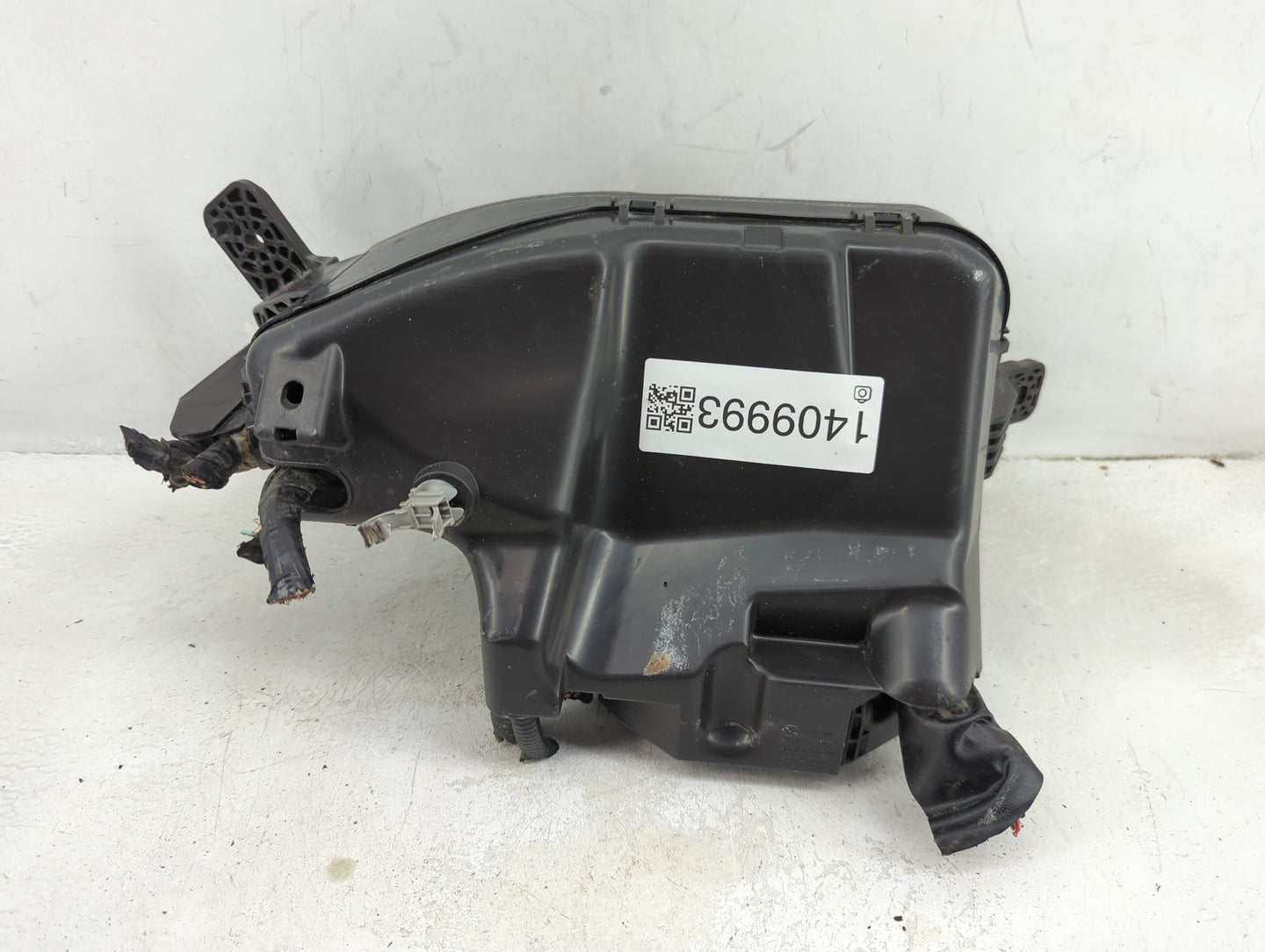 2014-2016 Mazda 3 Fusebox Fuse Box Panel Relay Module P/N:TK52-675X0 Fits Fits 2014 2015 2016 OEM Used Auto Parts - Oemuseda