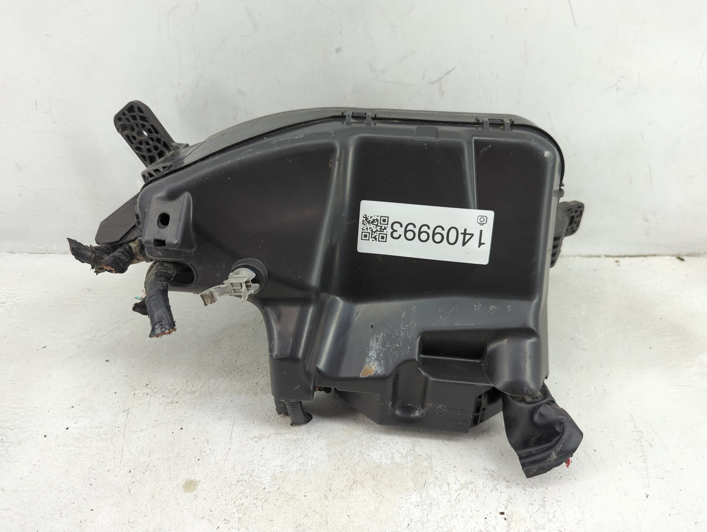 2014-2016 Mazda 3 Fusebox Fuse Box Panel Relay Module P/N:TK52-675X0 Fits Fits 2014 2015 2016 OEM Used Auto Parts - Oemuseda