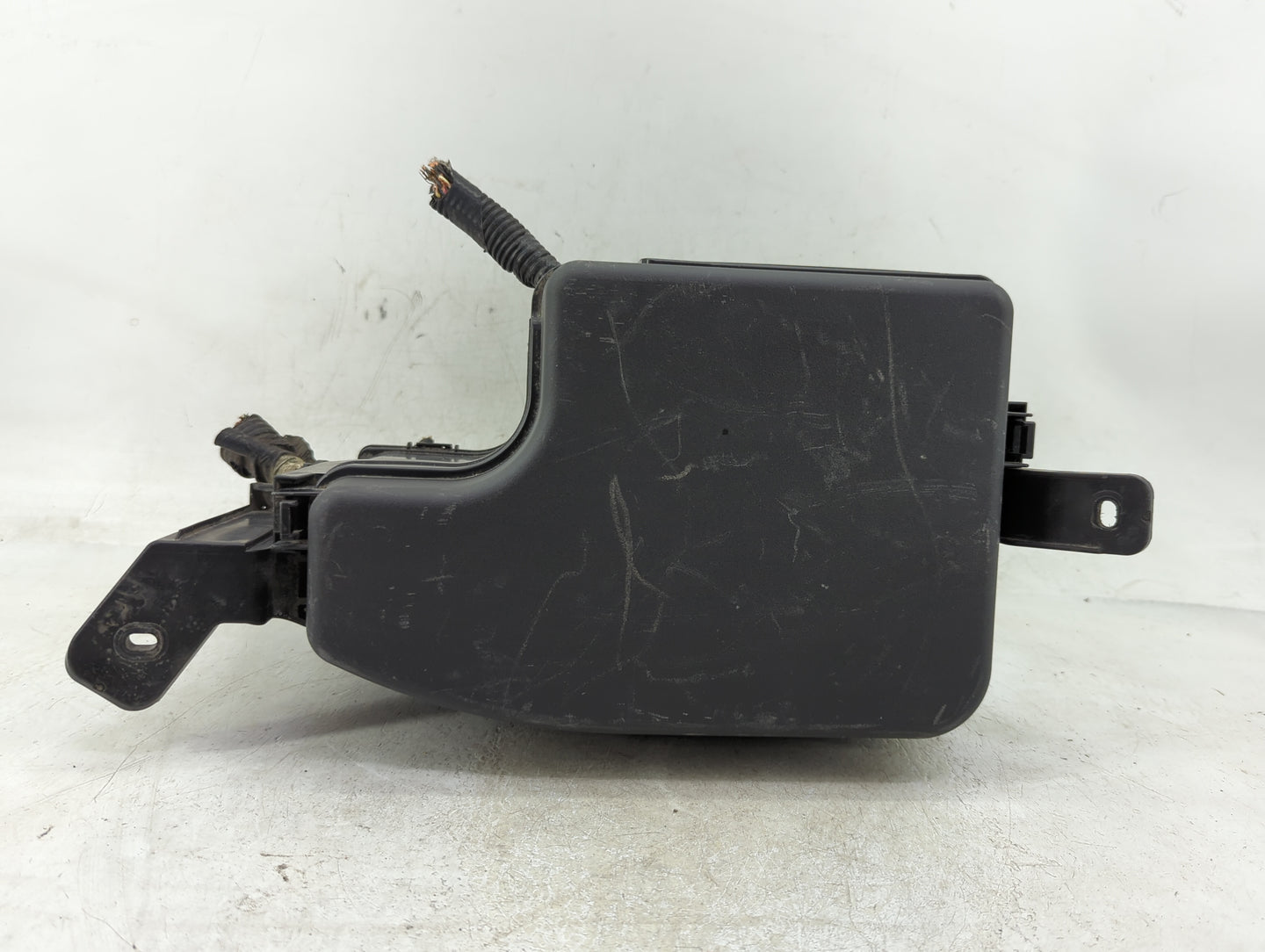 2014-2016 Mazda 3 Fusebox Fuse Box Panel Relay Module P/N:BACS-675X0 Fits Fits 2014 2015 2016 OEM Used Auto Parts - Oemuseda