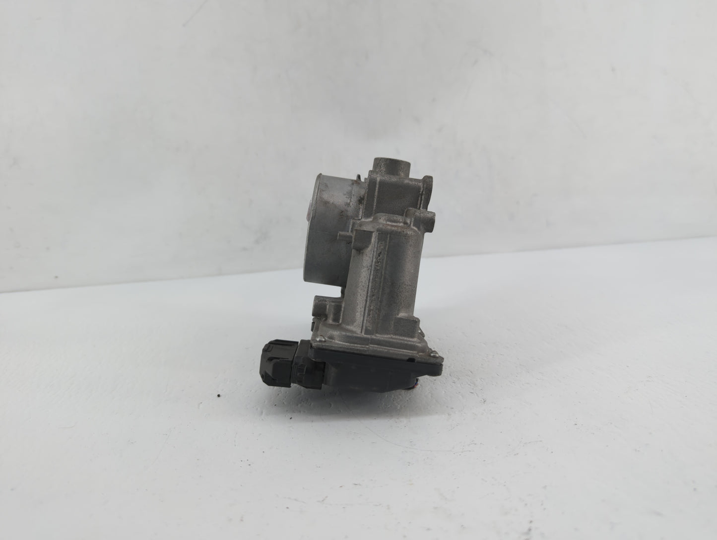 2014 Mazda 3 Throttle Body P/N:13 640 A K4238 13 640 A, 12681472AA, PY01 13 640 A Fits OEM Used Auto Parts - Oemusedautopart