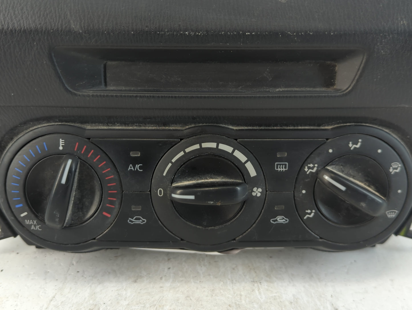 2017-2018 Mazda 3 Climate Control Module Temperature AC/Heater Replacement P/N:0601770 Fits Fits 2017 2018 OEM Used Auto Par