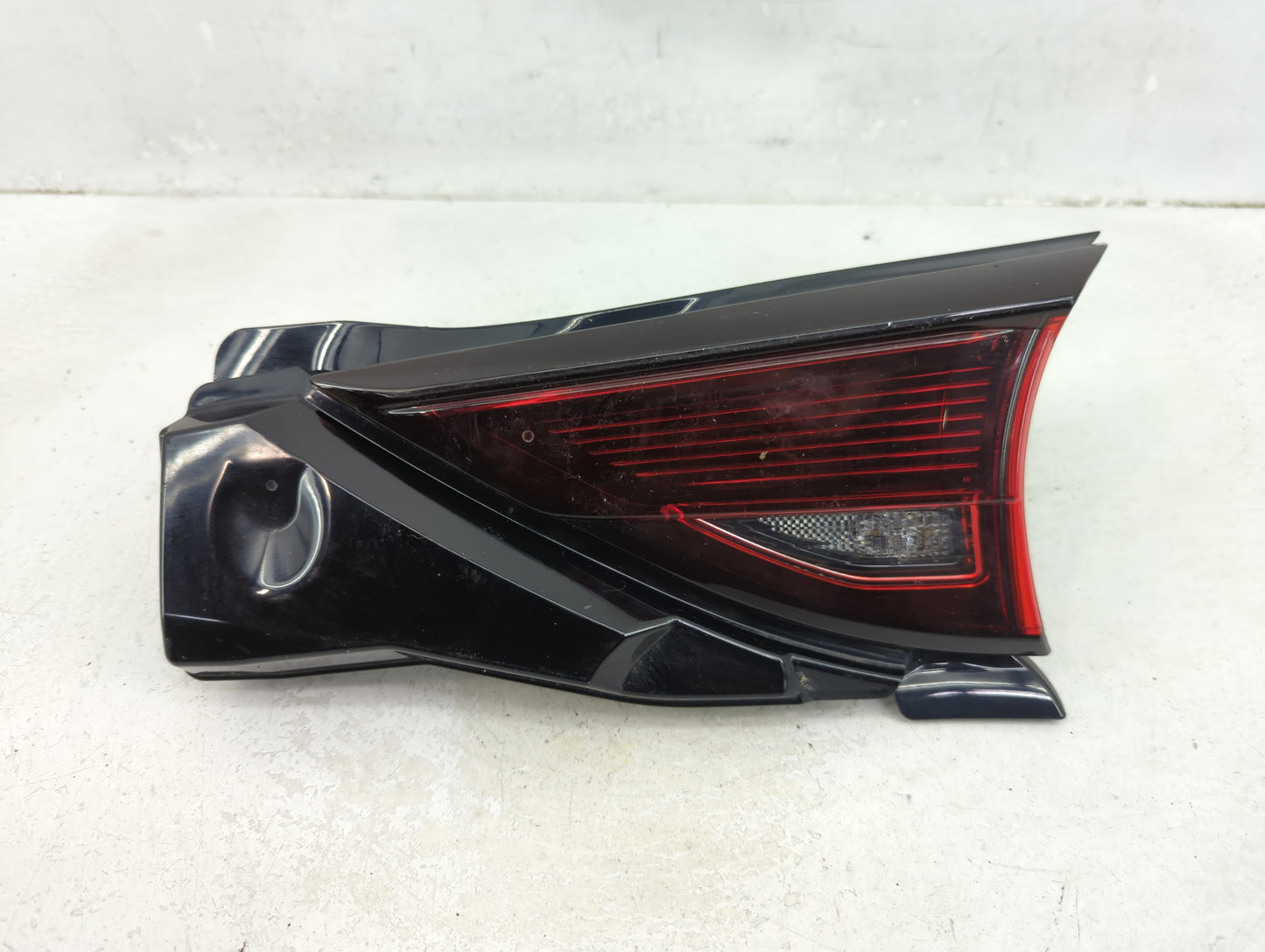 2017-2020 Mazda Cx-5 Passenger Right Side Deck Lid Mounted Tail Light - Oemusedautoparts1.com