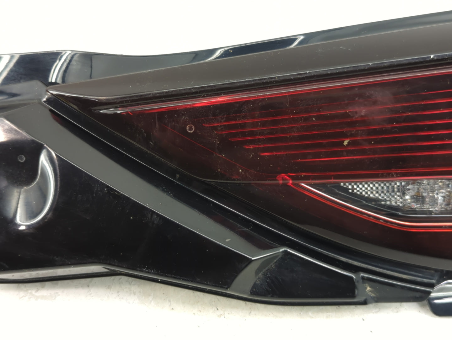 2017-2020 Mazda Cx-5 Passenger Right Side Deck Lid Mounted Tail Light - Oemusedautoparts1.com