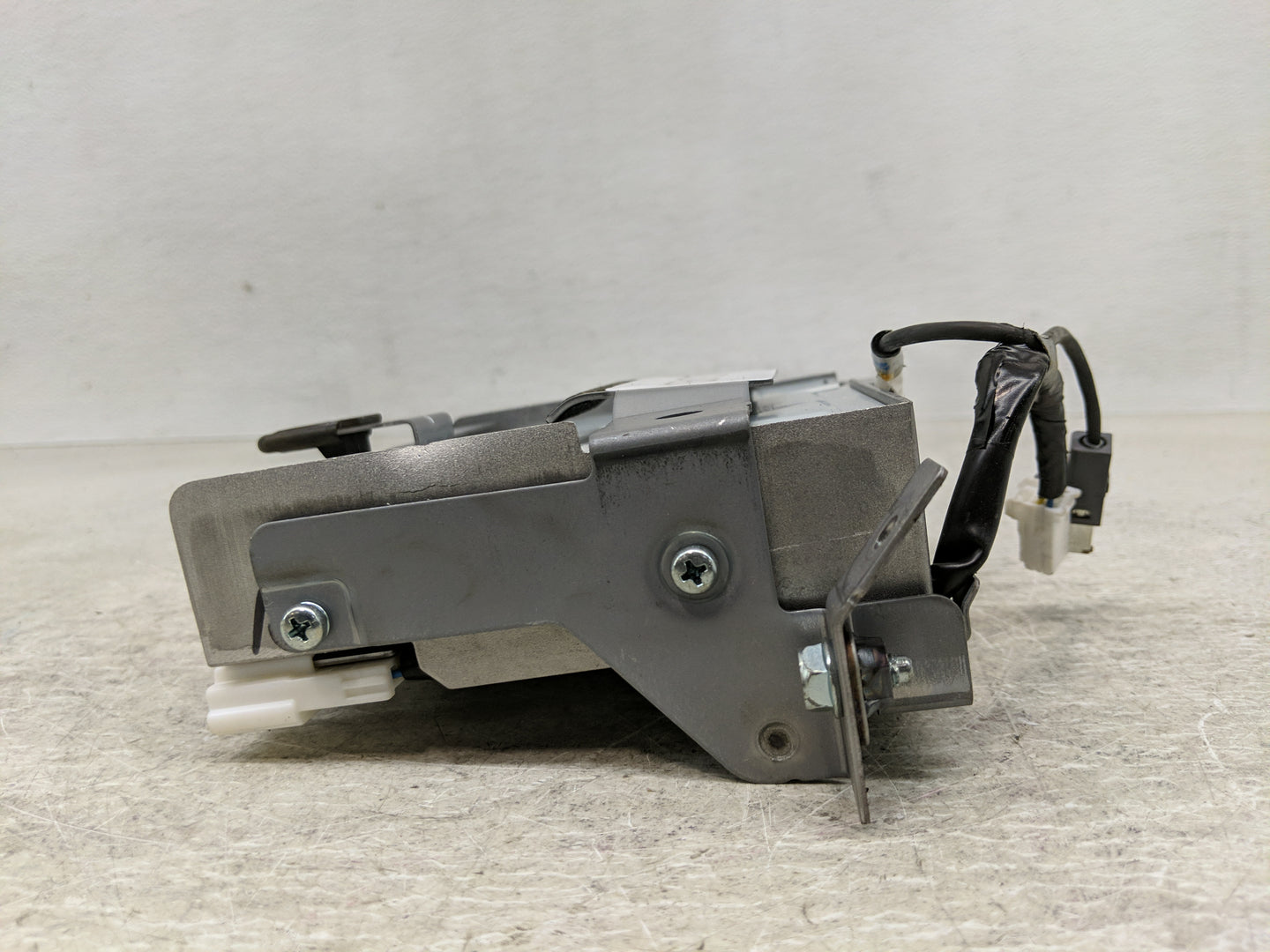 2016-2018 Mazda Cx-9 Radio AM FM Cd Player Receiver Replacement P/N:TK78669C0C Fits Fits 2016 2017 2018 OEM Used Auto Parts 