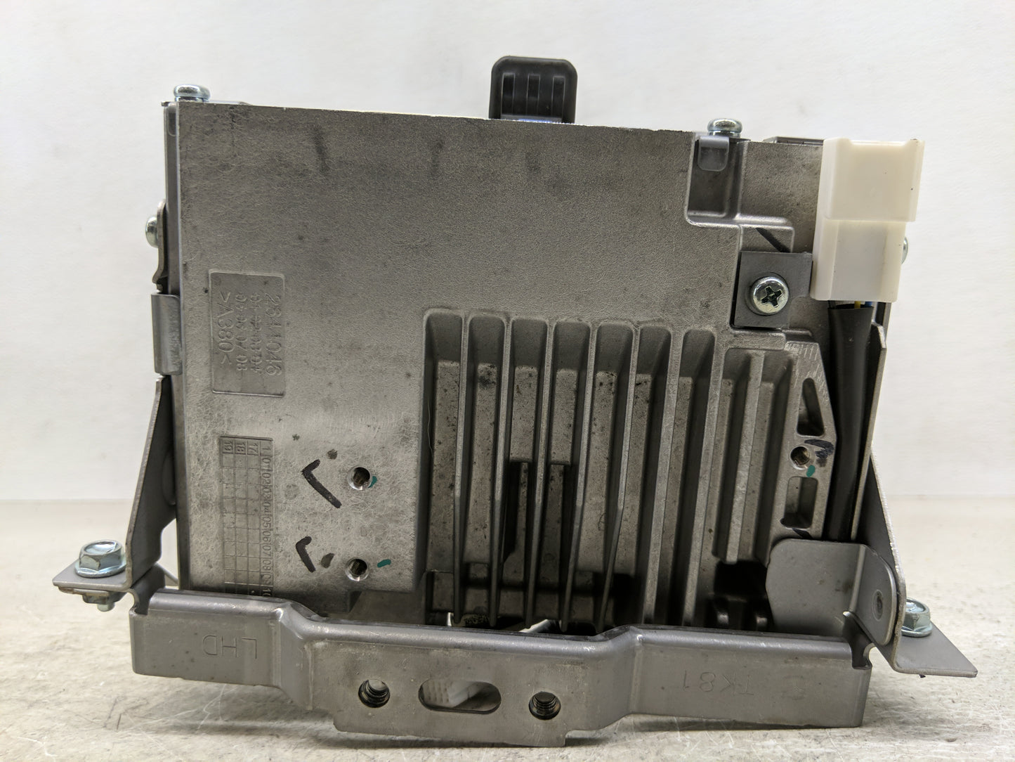 2016-2018 Mazda Cx-9 Radio AM FM Cd Player Receiver Replacement P/N:TK78669C0C Fits Fits 2016 2017 2018 OEM Used Auto Parts 