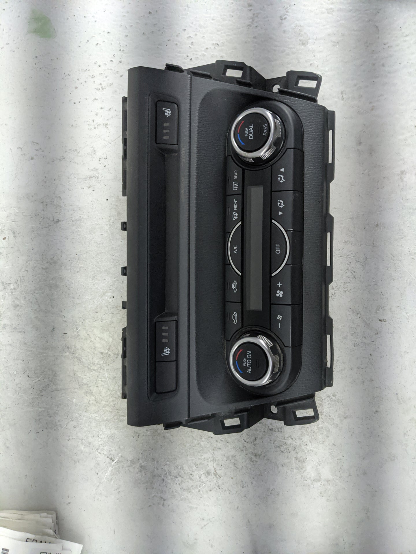 2018 Mazda Mazda3 Climate Control Module Temperature AC/Heater Replacement P/N:BHE619190D K400073000 Fits Fits 2017 OEM Used