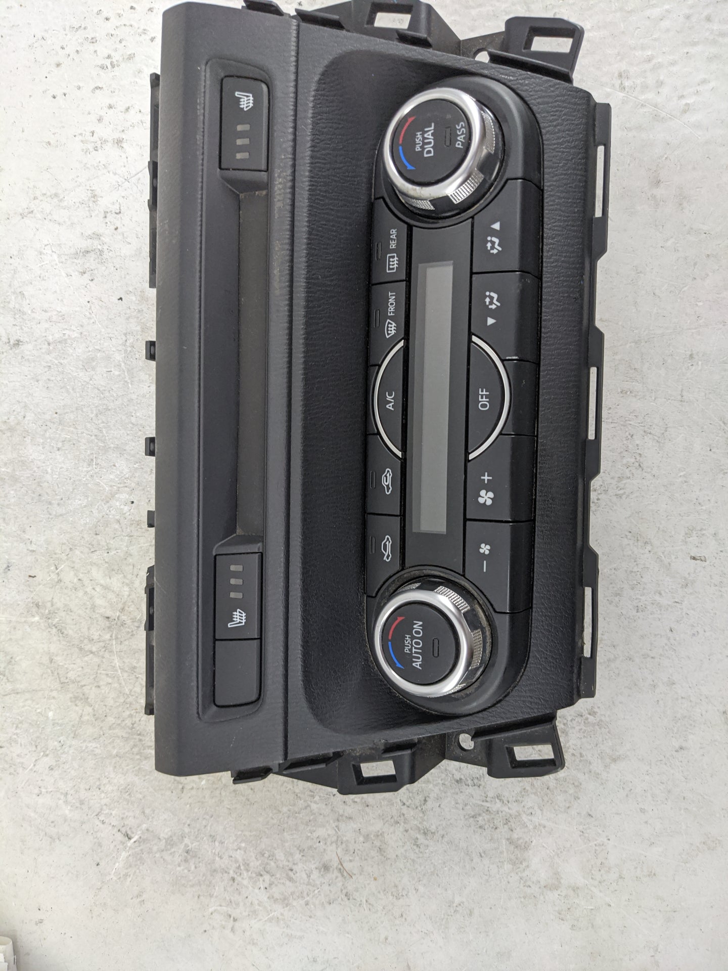 2018 Mazda Mazda3 Climate Control Module Temperature AC/Heater Replacement P/N:BHE619190D K400073000 Fits Fits 2017 OEM Used