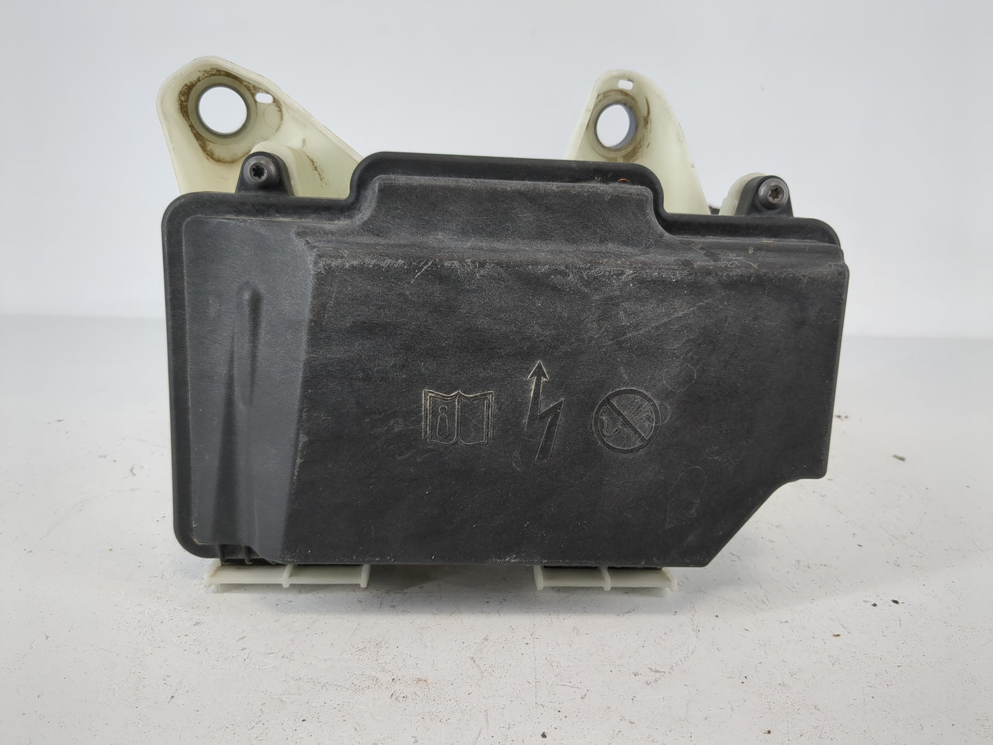 2018-2019 Mercedes-Benz C300 Fusebox Fuse Box Panel Relay Module P/N:A 205 540 00 82 Fits Fits 2018 2019 OEM Used Auto Parts