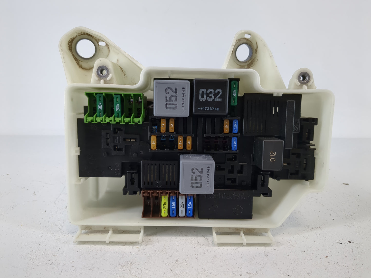 2018-2019 Mercedes-Benz C300 Fusebox Fuse Box Panel Relay Module P/N:A 205 540 00 82 Fits Fits 2018 2019 OEM Used Auto Parts