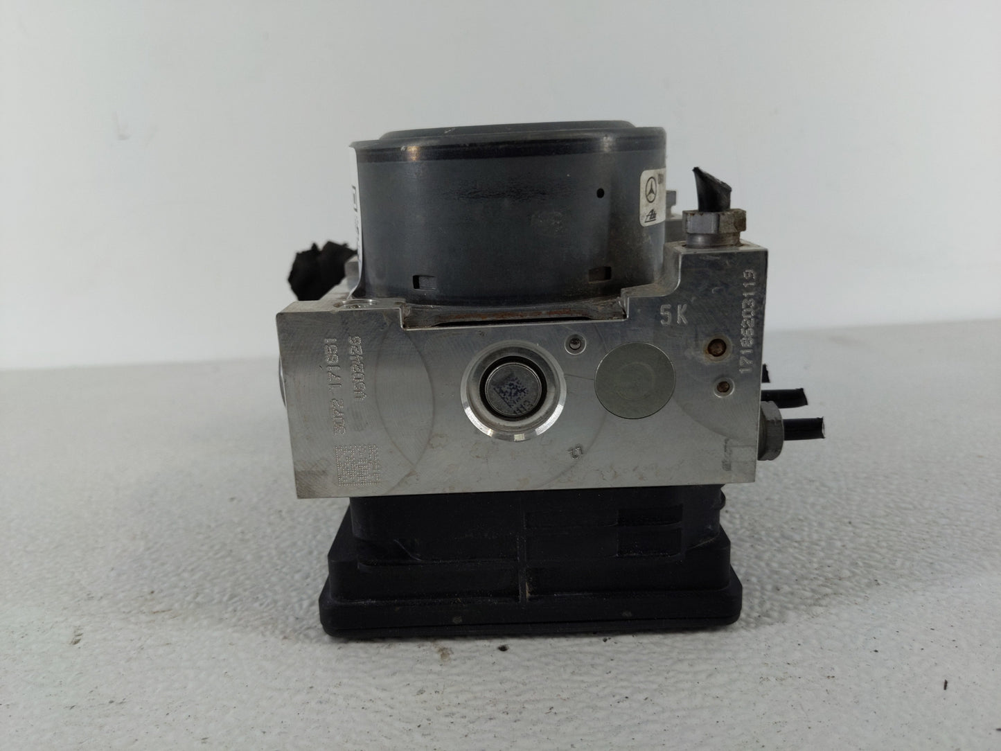 2017-2018 Mercedes-Benz C300 ABS Pump Control Module Replacement P/N:A 253 431 02 00 Fits Fits 2017 2018 2019 OEM Used Auto 