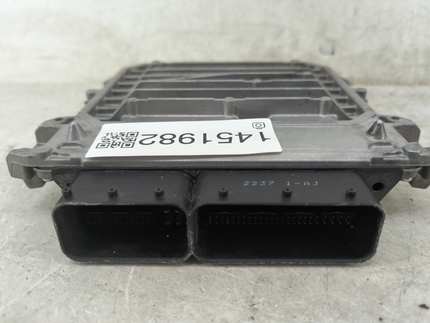 2017-2018 Mercedes-Benz C300 PCM Engine Control Computer ECU ECM PCU OEM P/N:A2749001600 A2749011600 Fits OEM Used Auto Part