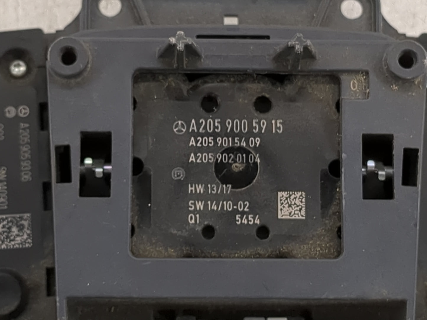 2016-2018 Mercedes-Benz C300 Radio AM FM Cd Player Receiver Replacement P/N:A2059005915 A2059015409 Fits Fits 2016 2017 2018
