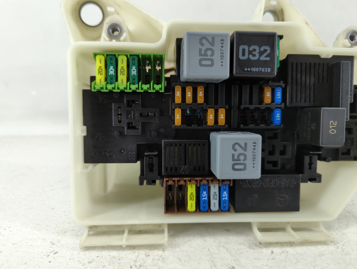 2018-2019 Mercedes-Benz C300 Fusebox Fuse Box Panel Relay Module Fits Fits 2018 2019 OEM Used Auto Parts - Oemusedautoparts1