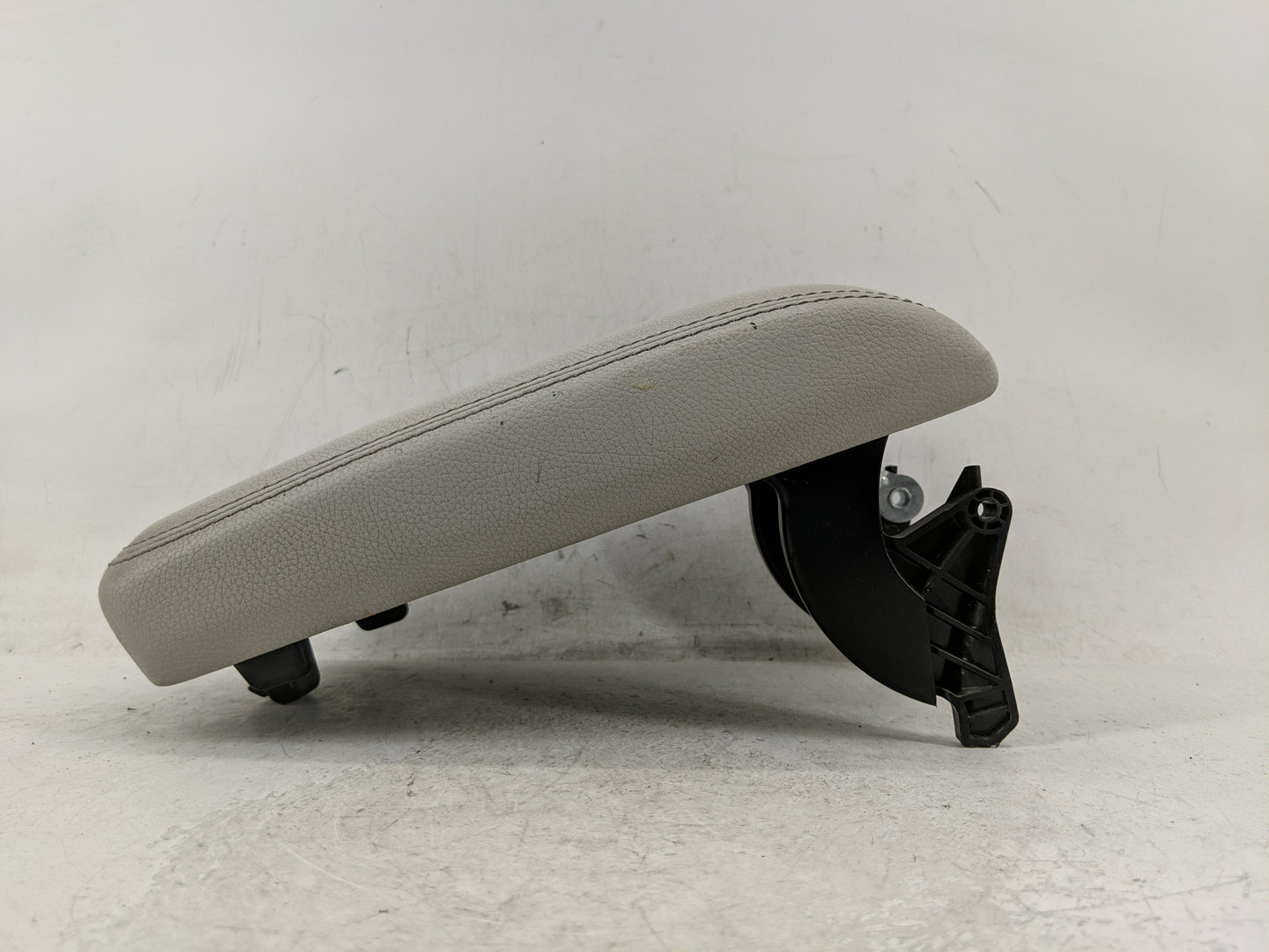 2018 Mercedes-Benz Cla250 Center Console Armrest Cover Lid Fits OEM Used Auto Parts - Oemusedautoparts1.com