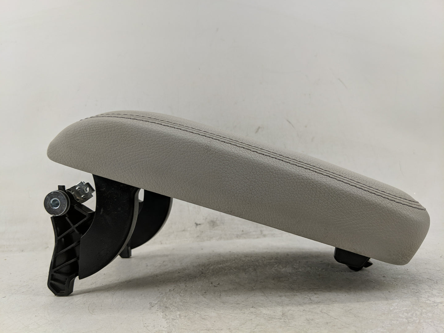 2018 Mercedes-Benz Cla250 Center Console Armrest Cover Lid Fits OEM Used Auto Parts - Oemusedautoparts1.com