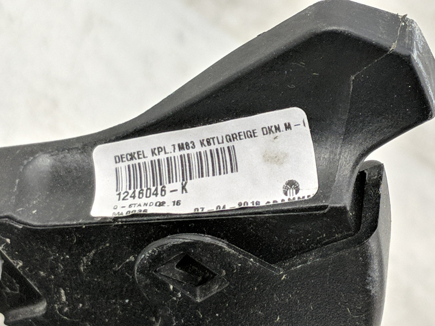 2018 Mercedes-Benz Cla250 Center Console Armrest Cover Lid Fits OEM Used Auto Parts - Oemusedautoparts1.com