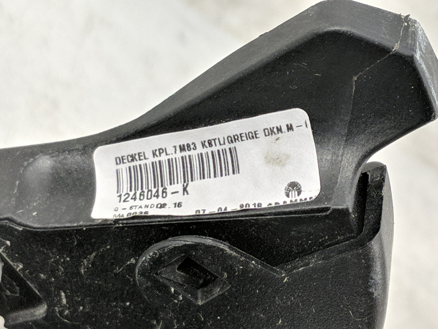 2018 Mercedes-Benz Cla250 Center Console Armrest Cover Lid Fits OEM Used Auto Parts - Oemusedautoparts1.com