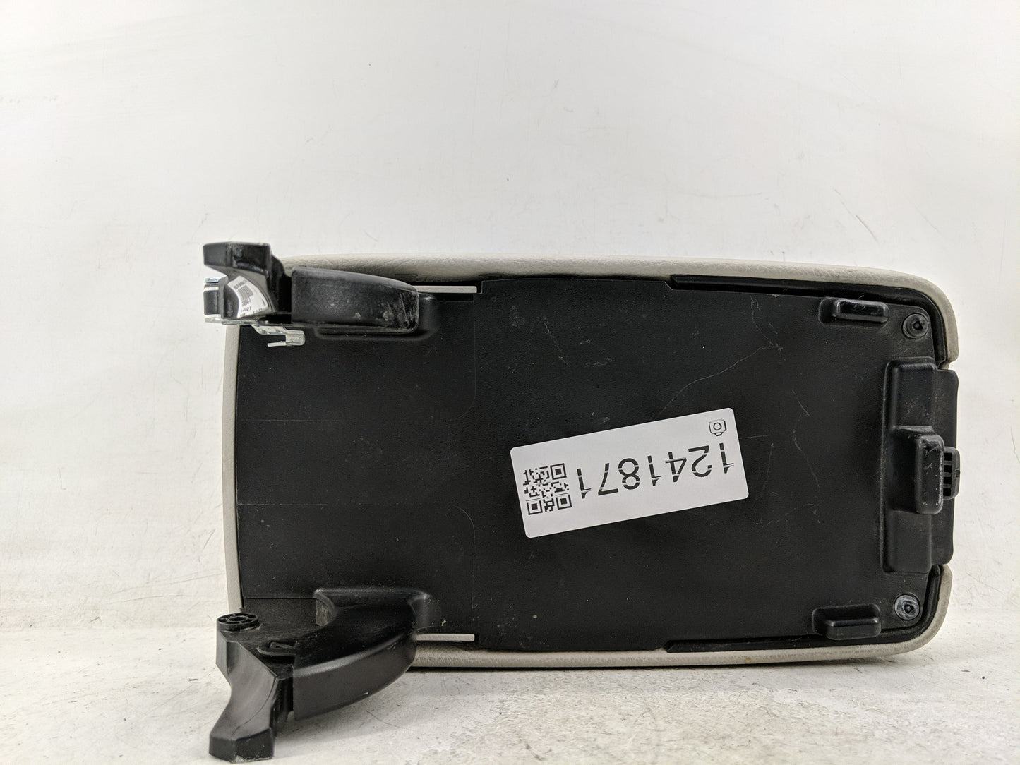 2018 Mercedes-Benz Cla250 Center Console Armrest Cover Lid Fits OEM Used Auto Parts - Oemusedautoparts1.com