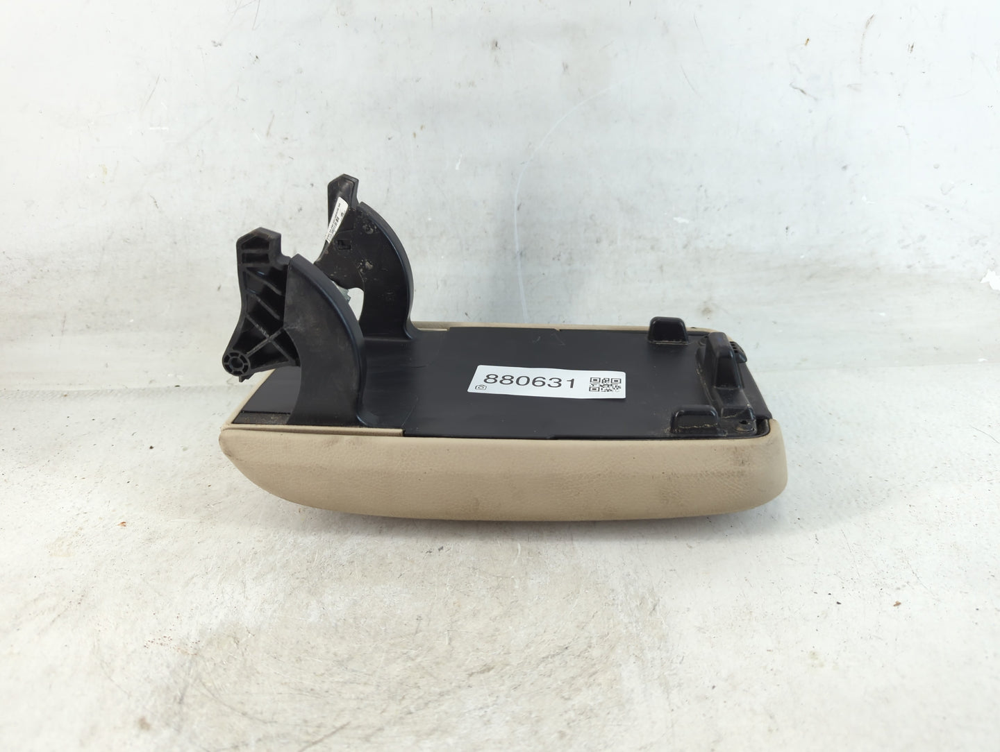 2018 Mercedes-Benz Cla250 Center Console Armrest Cover Lid Fits OEM Used Auto Parts - Oemusedautoparts1.com