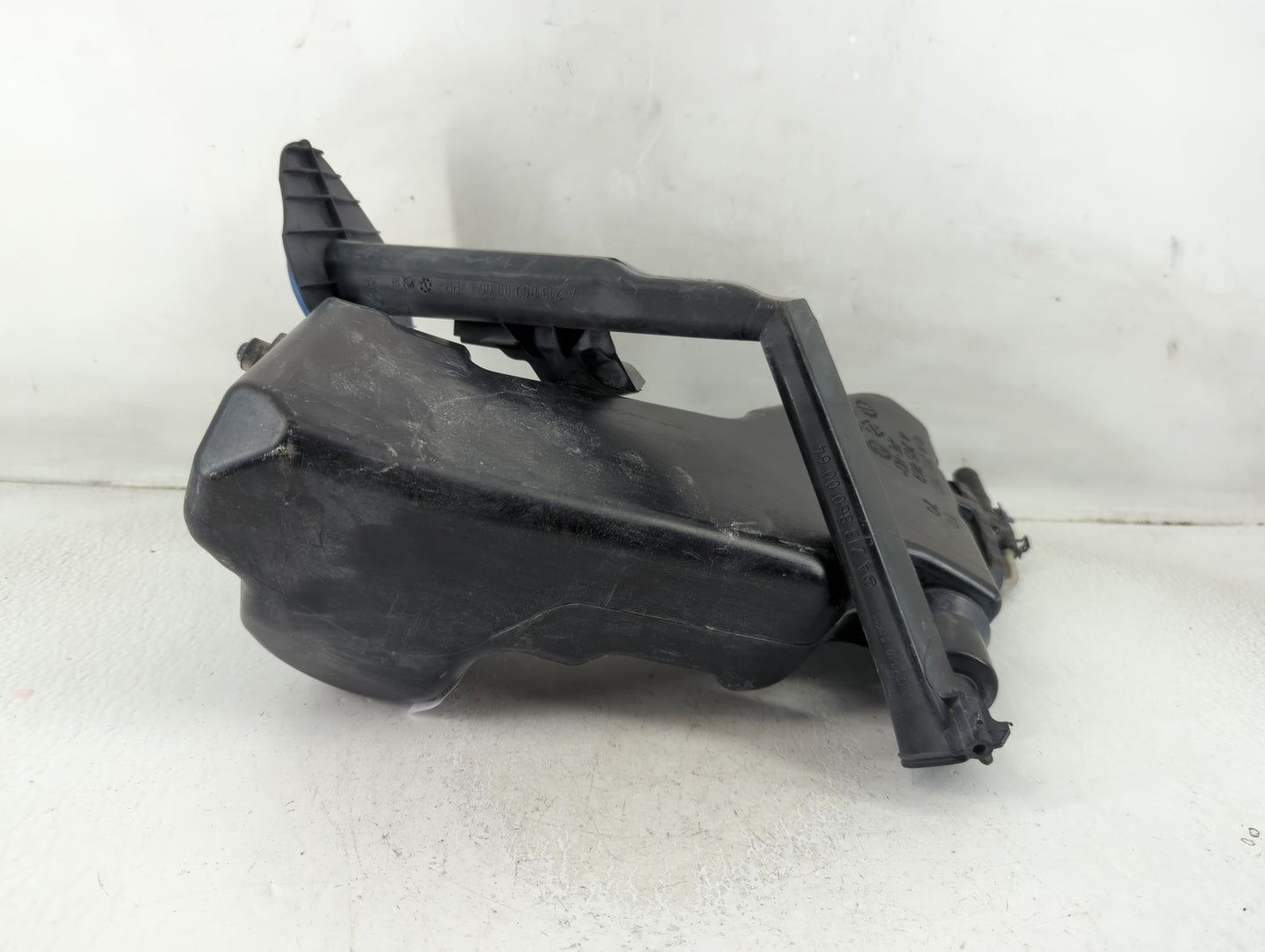 Chrysler E Class Windshield Washer Fluid Reservoir Bottle Oem - Oemusedautoparts1.com