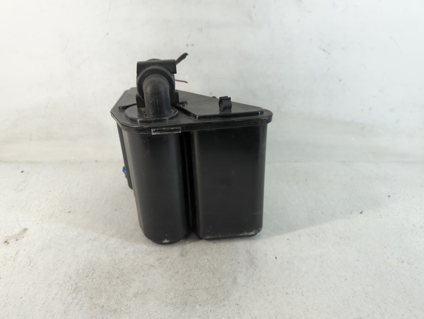 2018 Mercedes-benz Gla200 Fuel Vapor Charcoal Canister - Oemusedautoparts1.com