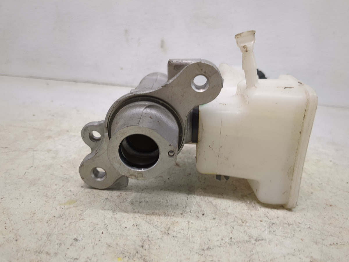 2015-2020 Mercedes-benz Gla250 Brake Master Cylinder - Oemusedautoparts1.com