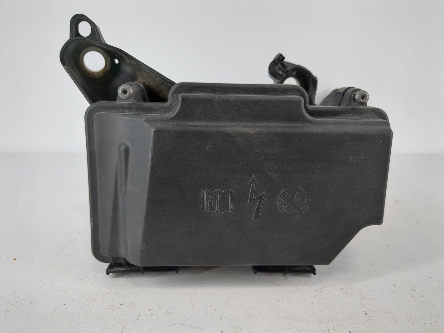 2016-2018 Mercedes-Benz Glc300 Fusebox Fuse Box Panel Relay Module P/N:A 205 540 00 82 Fits Fits 2016 2017 2018 OEM Used Aut