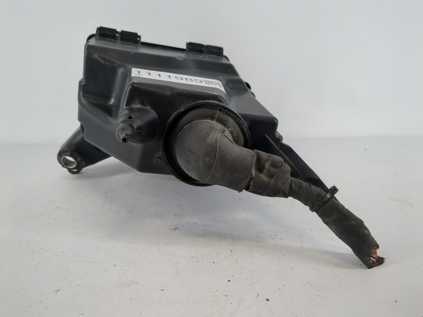 2016-2018 Mercedes-Benz Glc300 Fusebox Fuse Box Panel Relay Module P/N:A 205 540 00 82 Fits Fits 2016 2017 2018 OEM Used Aut