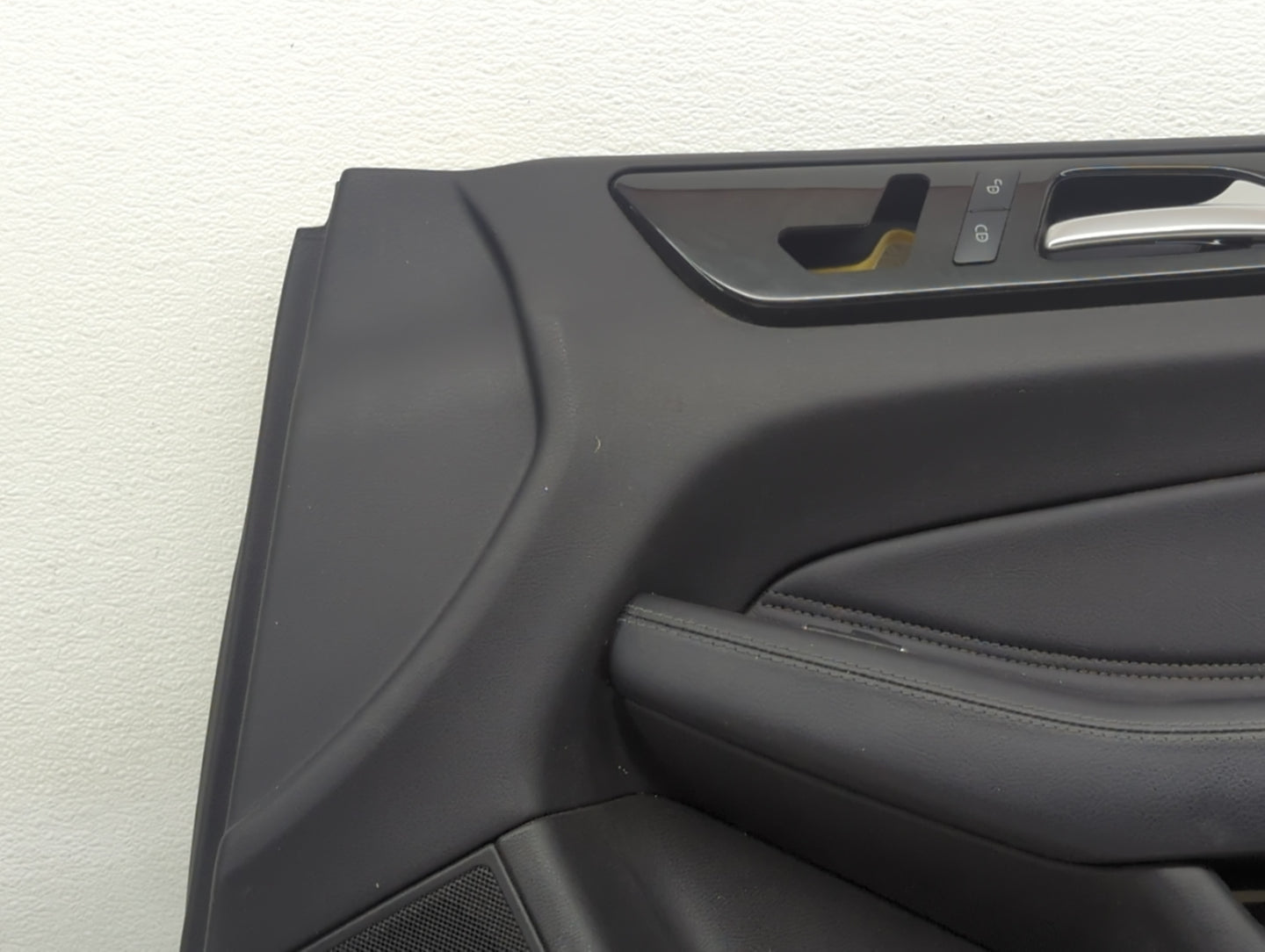 2018 Mercedes-benz Gle350 Front Right Passenger Interior Door Panel Trim - Oemusedautoparts1.com