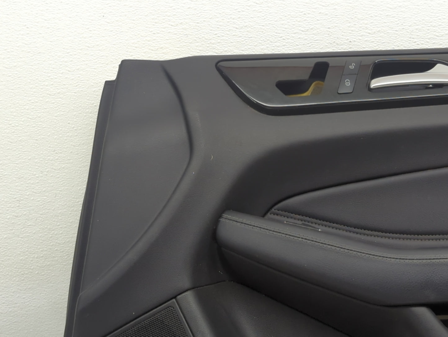 2018 Mercedes-benz Gle350 Front Right Passenger Interior Door Panel Trim - Oemusedautoparts1.com