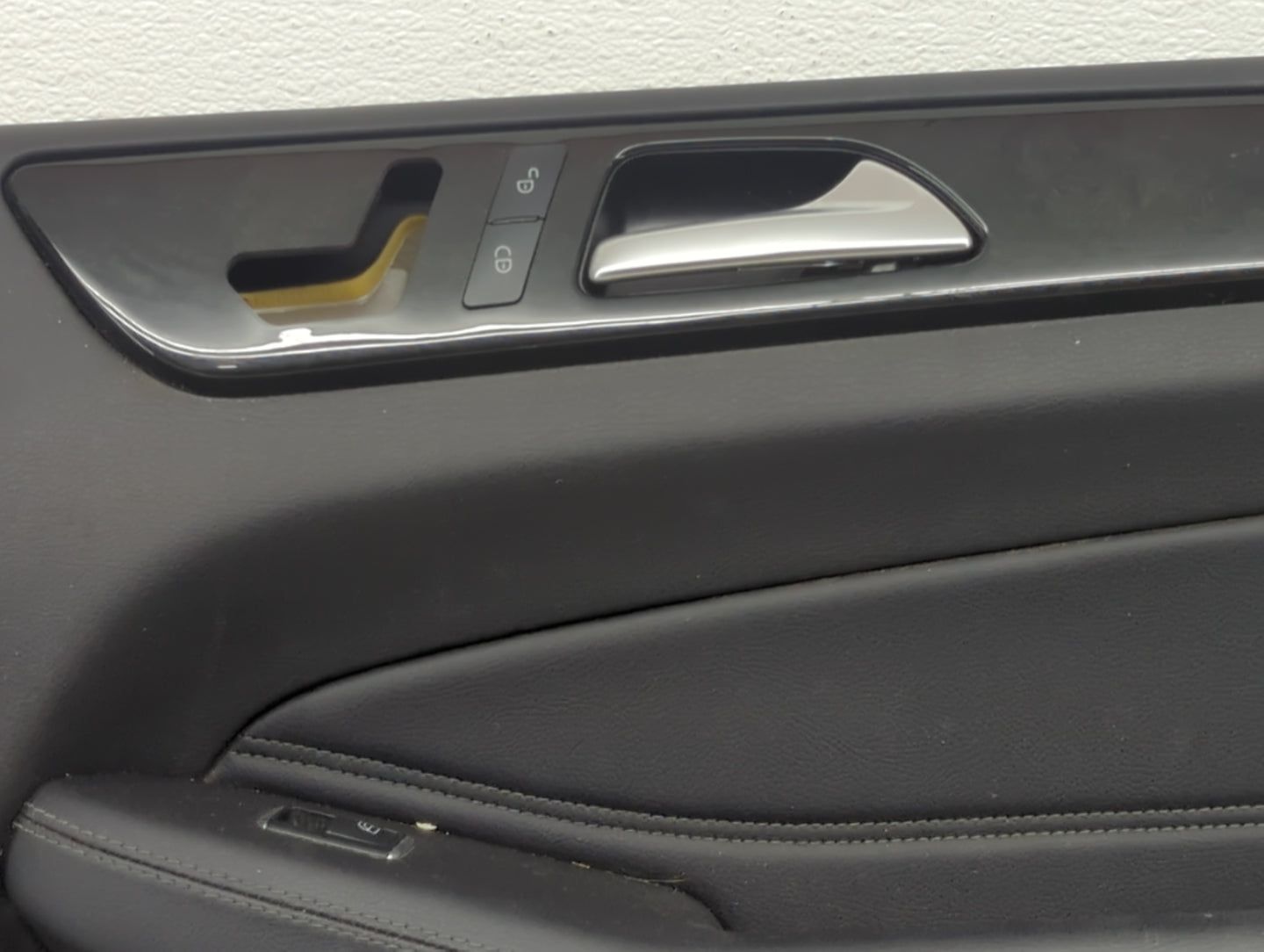 2018 Mercedes-benz Gle350 Front Right Passenger Interior Door Panel Trim - Oemusedautoparts1.com