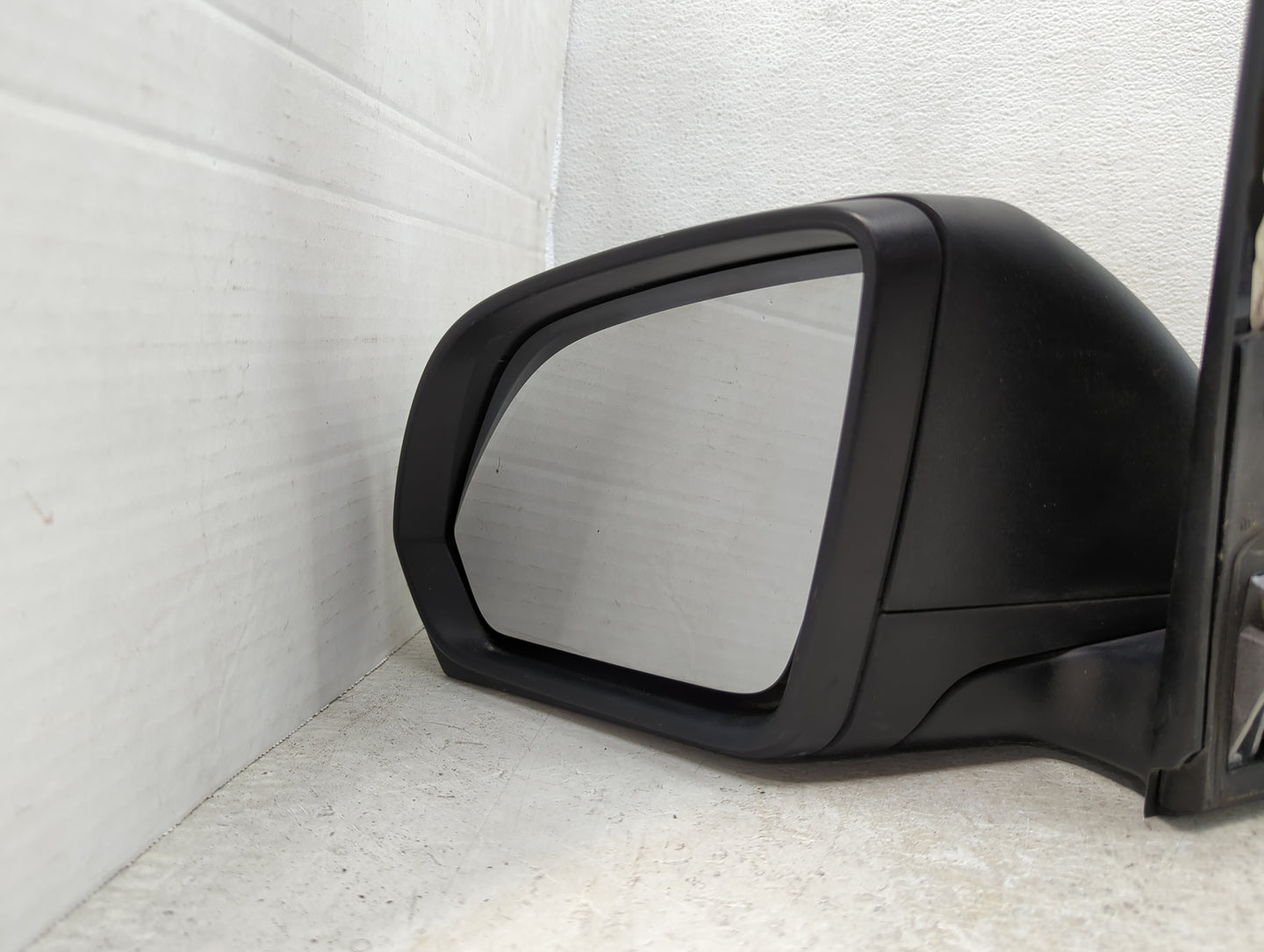2016-2018 Mercedes-Benz Metris Driver Side View Mirror - Left Door Mirror OEM Used - Oemusedautoparts1.com