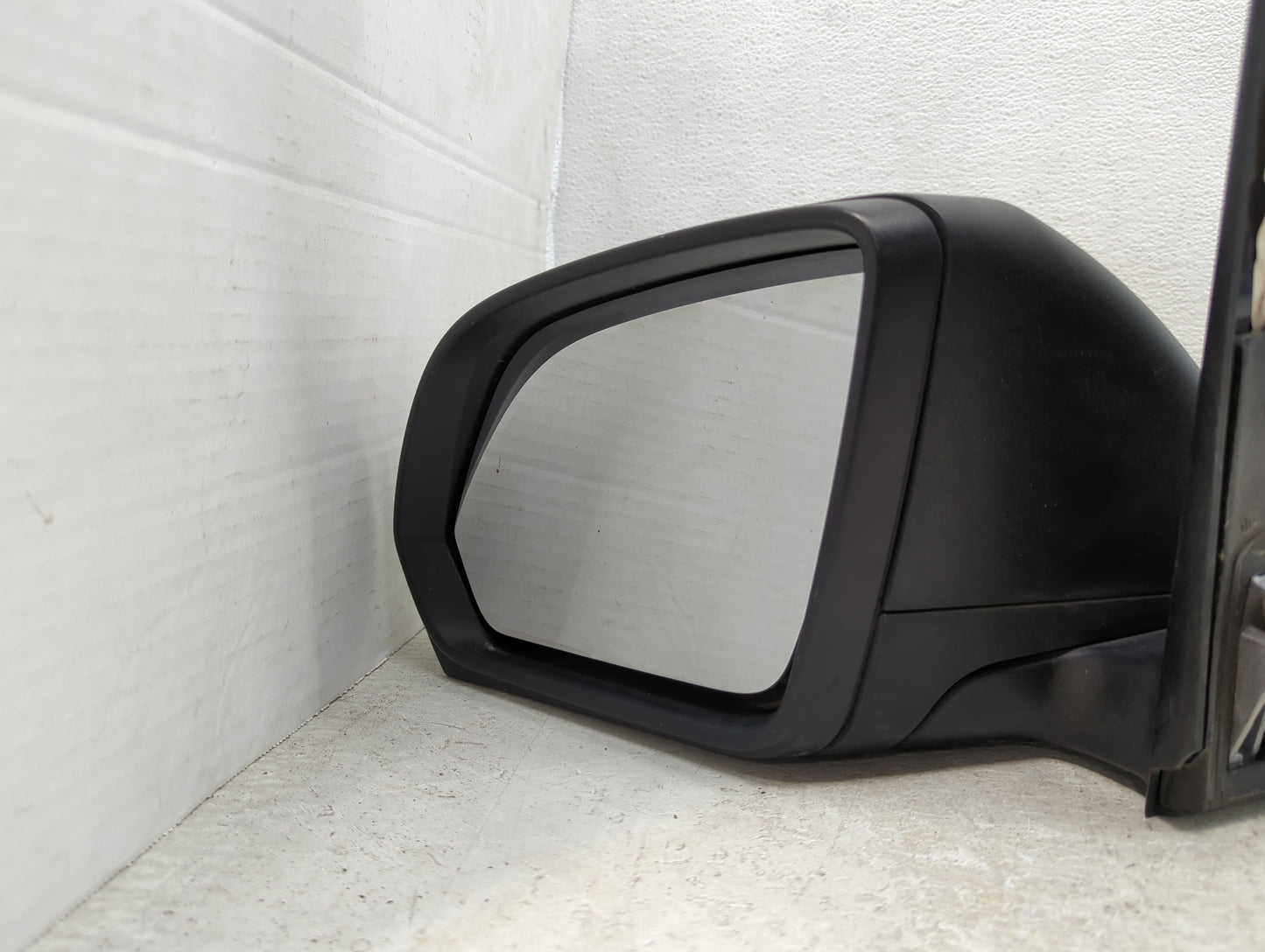 2016-2018 Mercedes-Benz Metris Driver Side View Mirror - Left Door Mirror OEM Used - Oemusedautoparts1.com