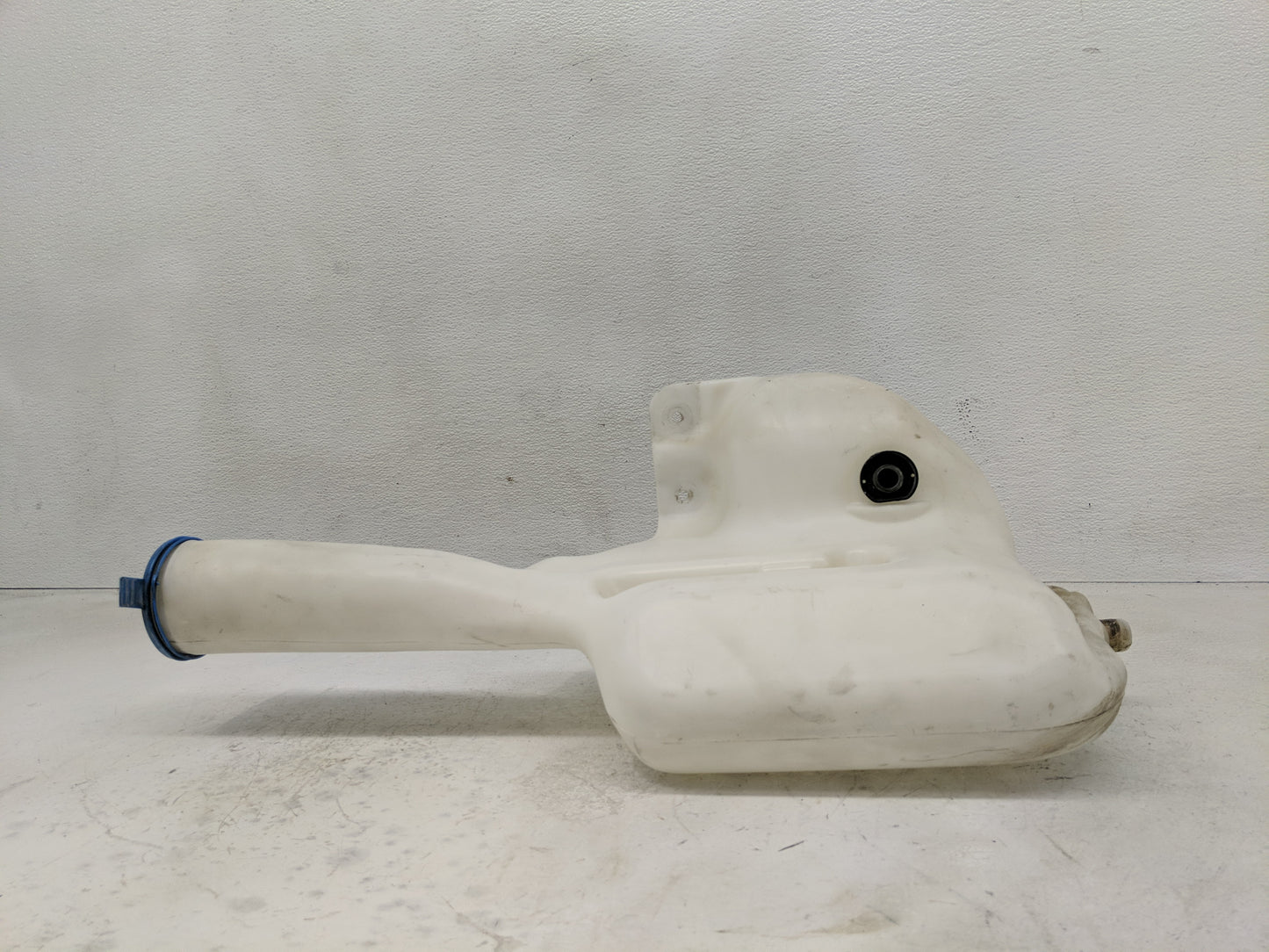 2018 Mercedes-benz Sprinter Windshield Washer Fluid Reservoir Bottle Oem - Oemusedautoparts1.com