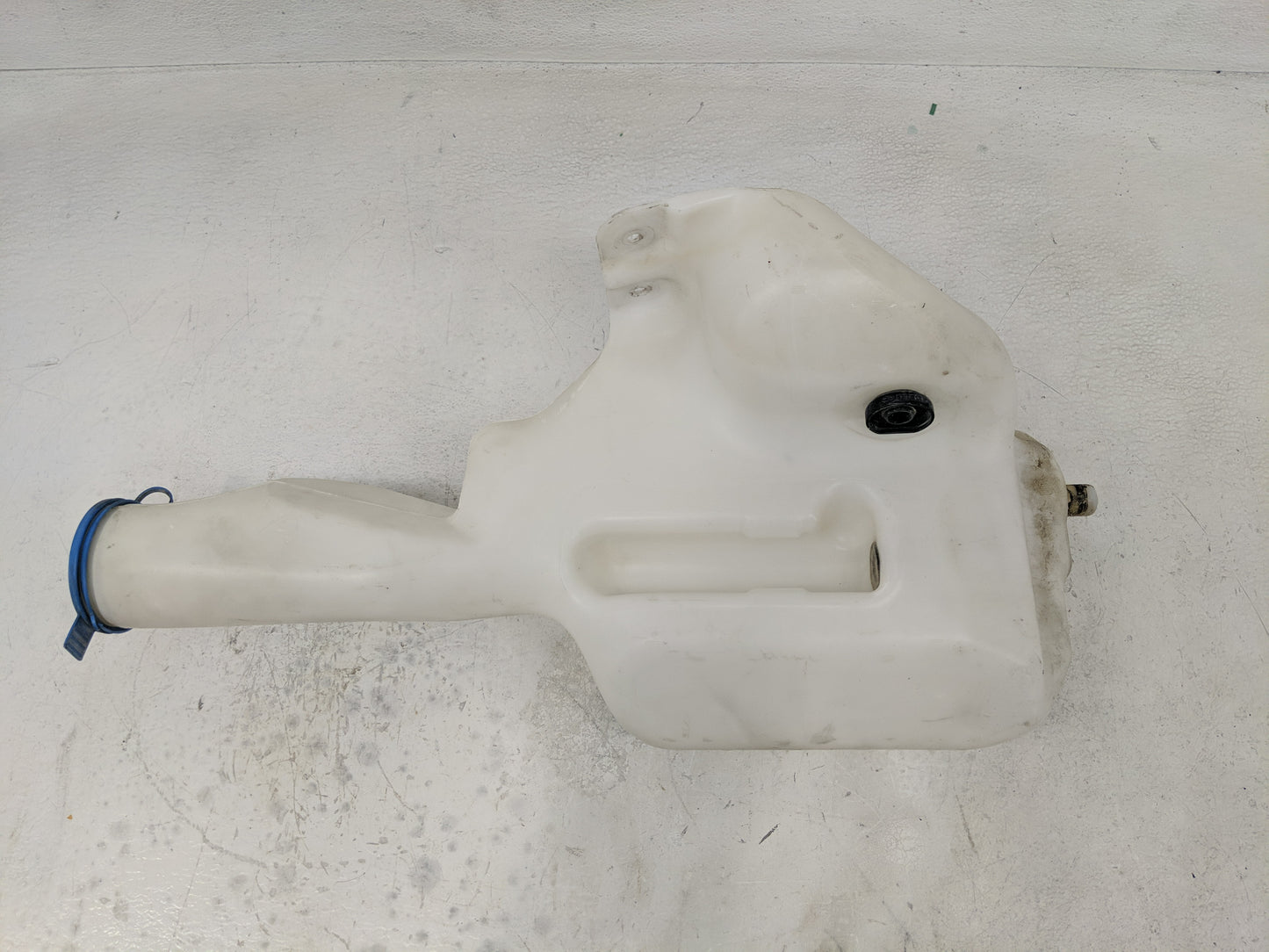 2018 Mercedes-benz Sprinter Windshield Washer Fluid Reservoir Bottle Oem - Oemusedautoparts1.com
