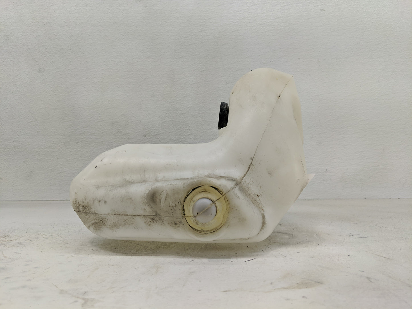 2018 Mercedes-benz Sprinter Windshield Washer Fluid Reservoir Bottle Oem - Oemusedautoparts1.com