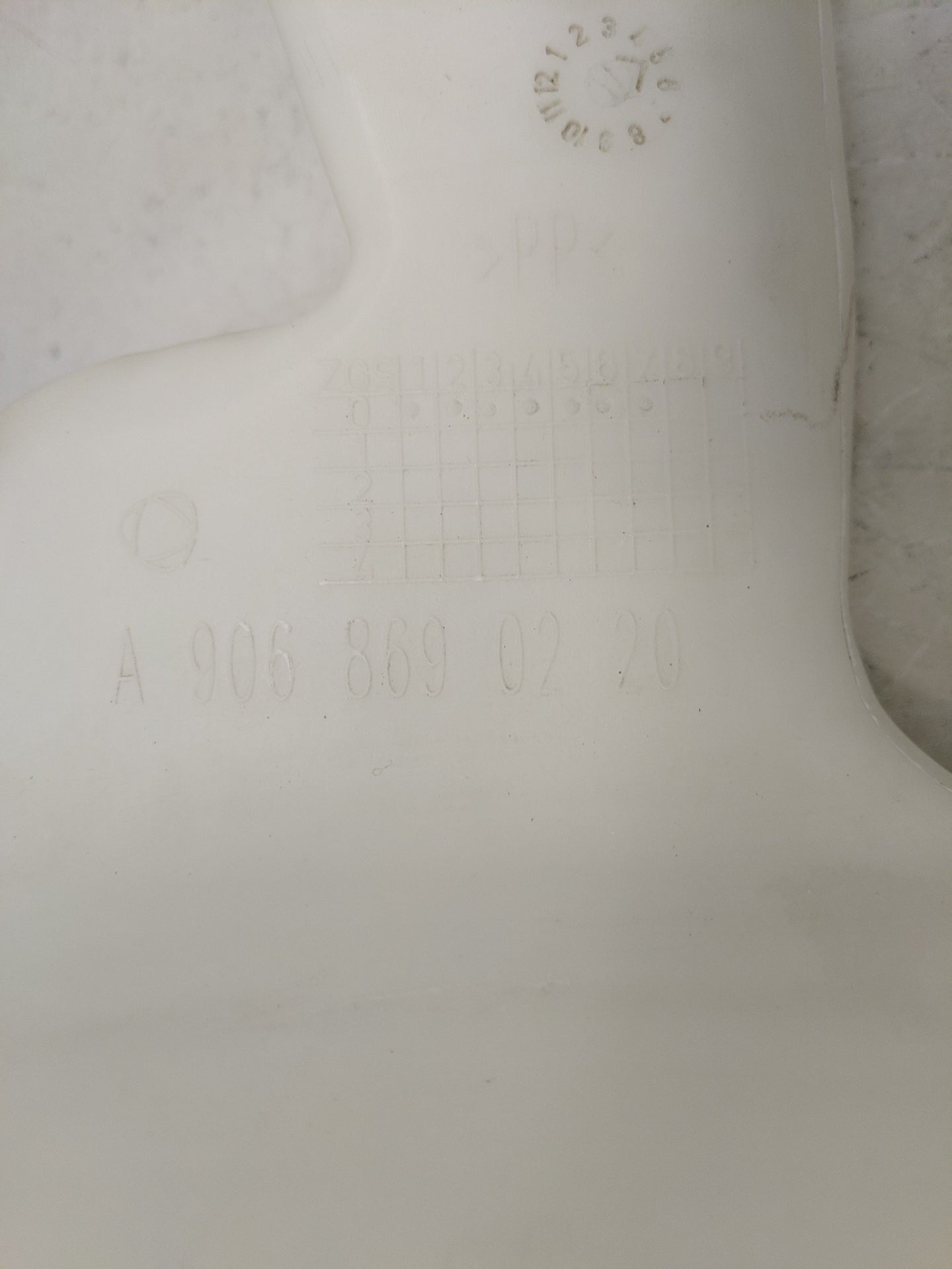 2018 Mercedes-benz Sprinter Windshield Washer Fluid Reservoir Bottle Oem - Oemusedautoparts1.com