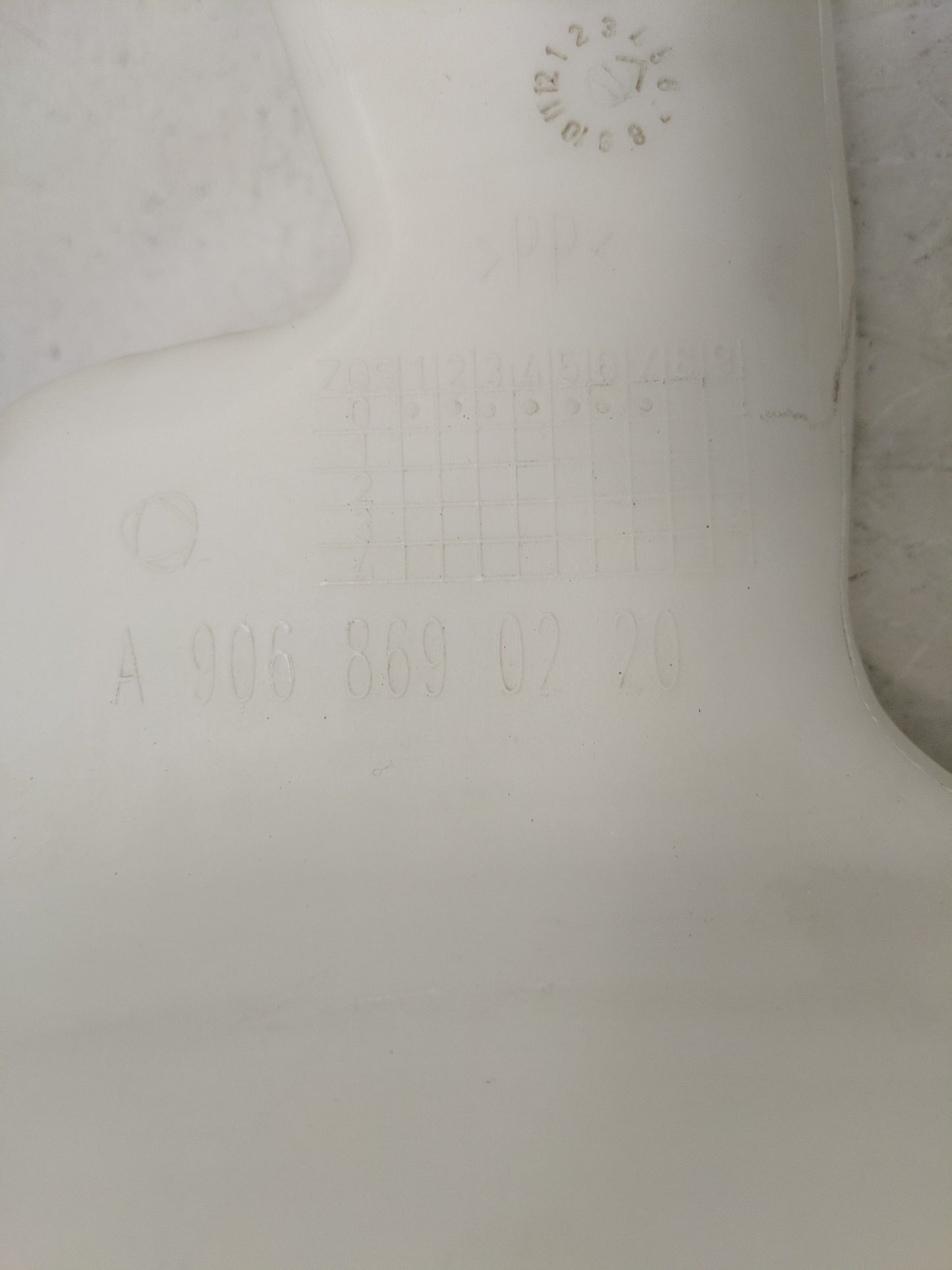 2018 Mercedes-benz Sprinter Windshield Washer Fluid Reservoir Bottle Oem - Oemusedautoparts1.com