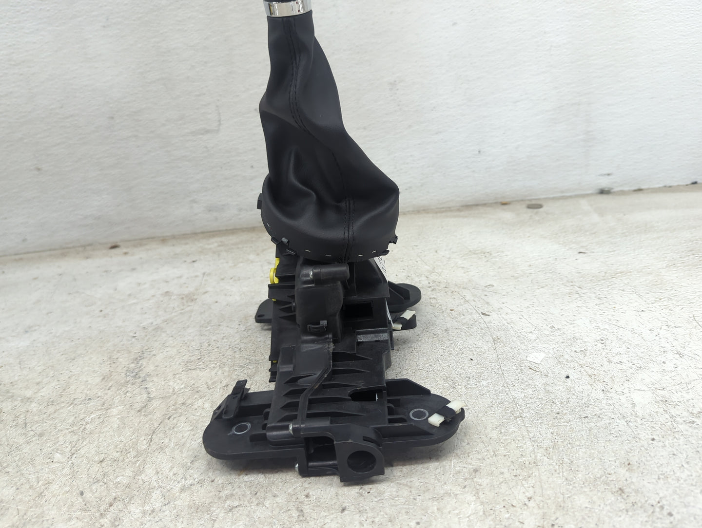 2018 Mini Cooper Floor Console Assembly Shifter - Oemusedautoparts1.com
