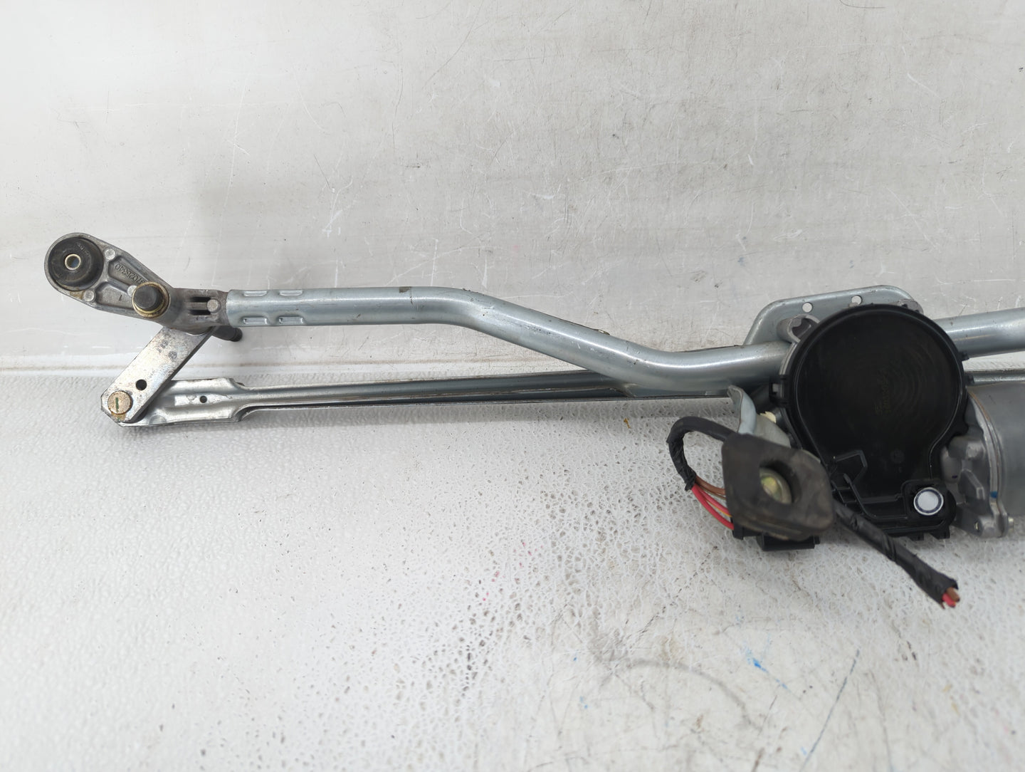 2018 Mini Cooper Clubman Front Windshield Wiper Motor P/N:0 390 243 531 Fits OEM Used Auto Parts - Oemusedautoparts1.com