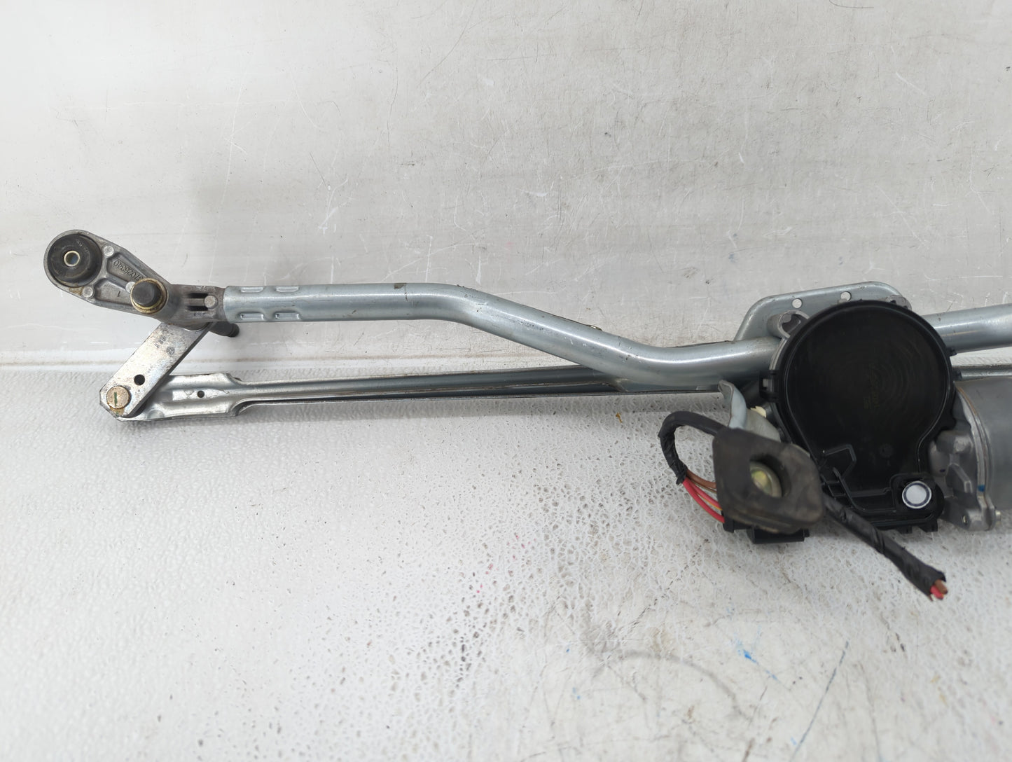 2018 Mini Cooper Clubman Front Windshield Wiper Motor P/N:0 390 243 531 Fits OEM Used Auto Parts - Oemusedautoparts1.com