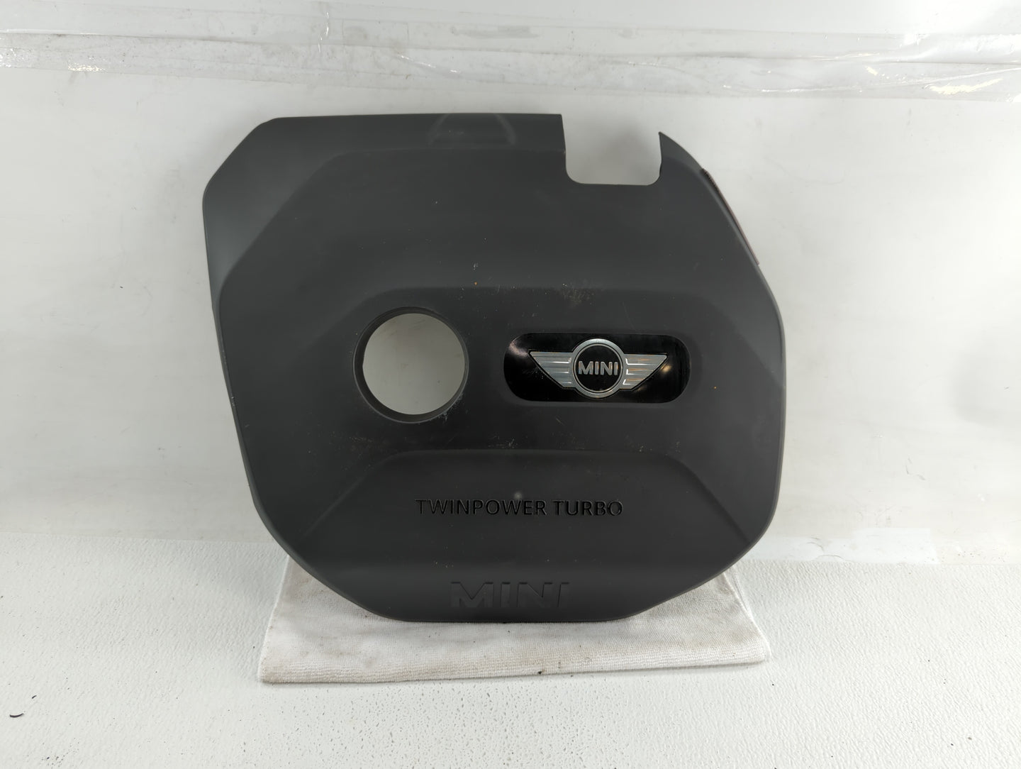2018 Mini Cooper Countryman Engine Cover - Oemusedautoparts1.com