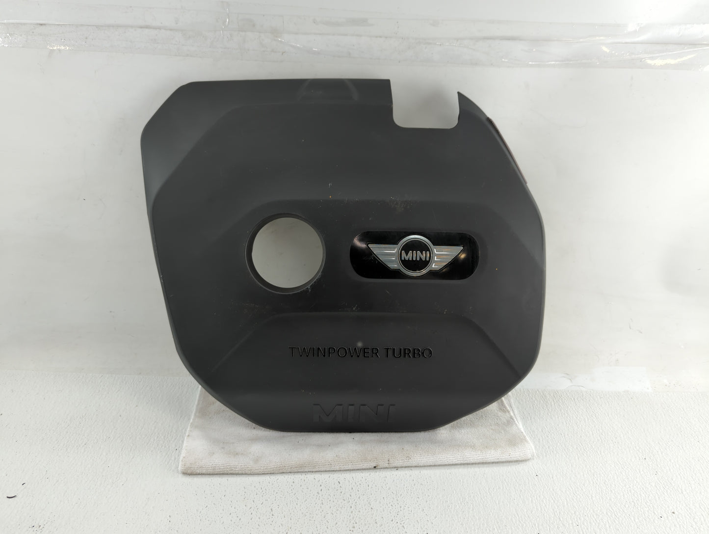 2018 Mini Cooper Countryman Engine Cover - Oemusedautoparts1.com