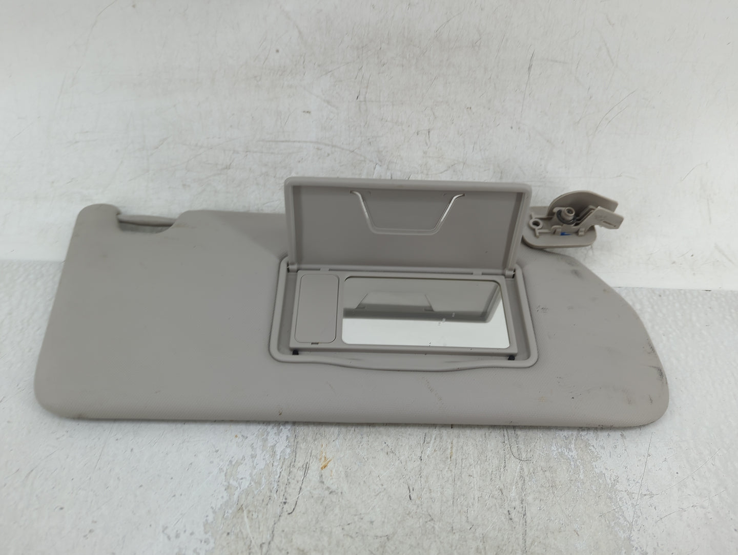 2018 Mitsubishi Eclipse Cross Sun Visor Shade Replacement Passenger Right Mirror Fits OEM Used Auto Parts - Oemusedautoparts