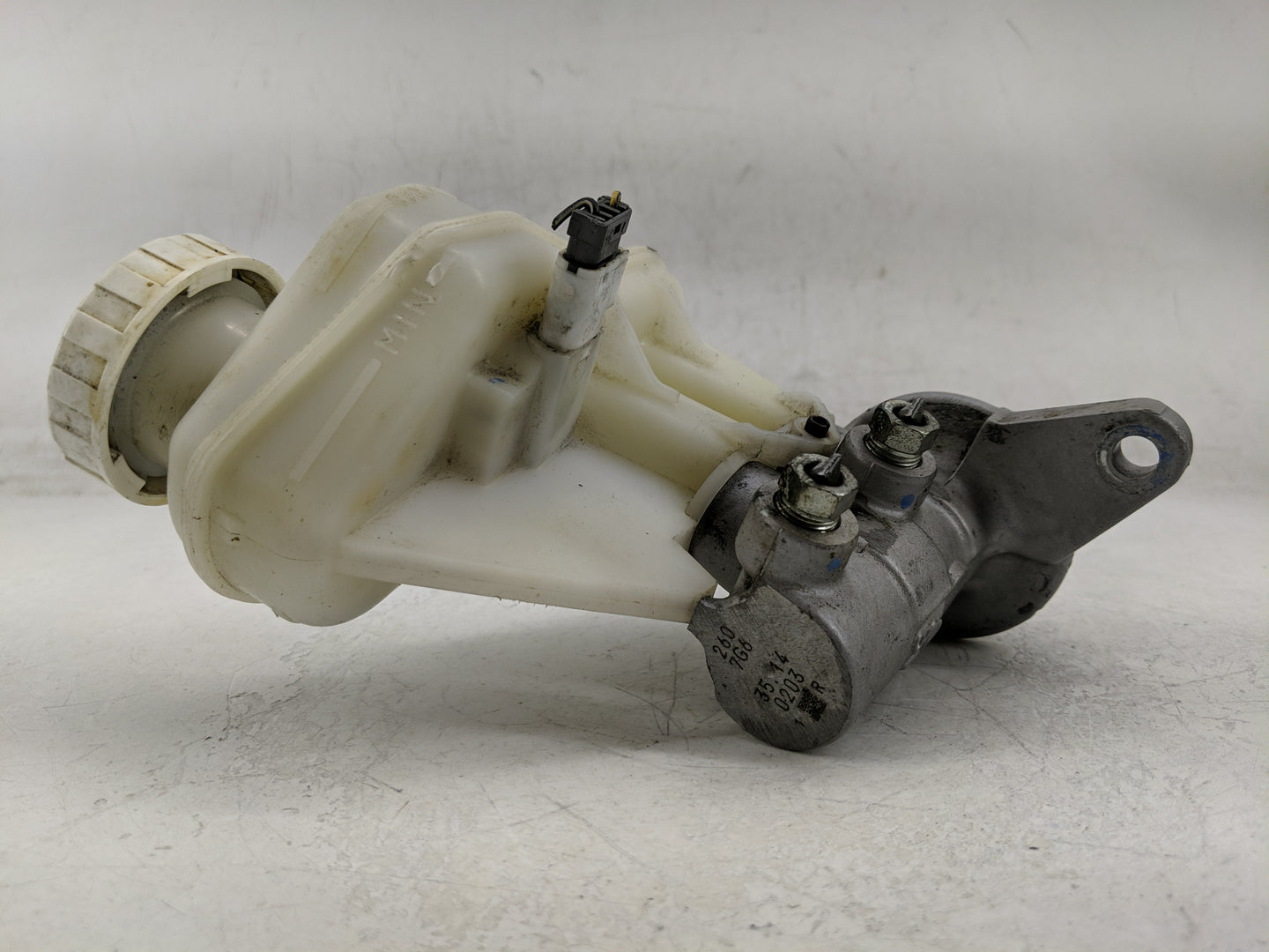 2014-2014 Mitsubishi Mirage Brake Master Cylinder - Oemusedautoparts1.com