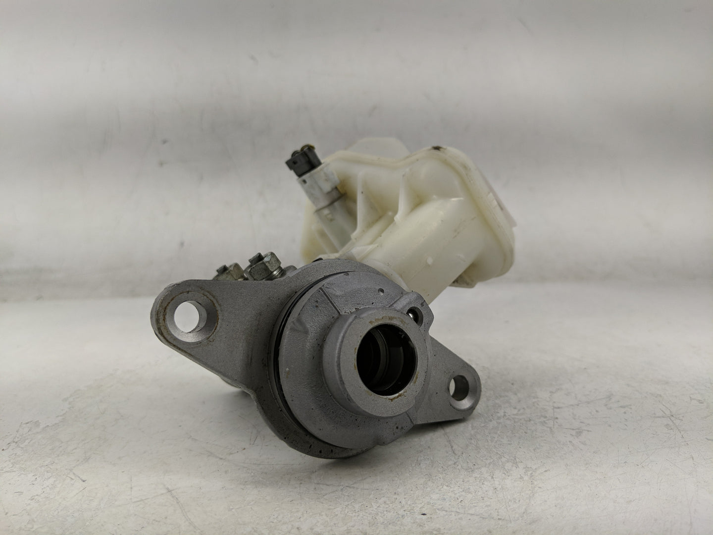 2014-2014 Mitsubishi Mirage Brake Master Cylinder - Oemusedautoparts1.com