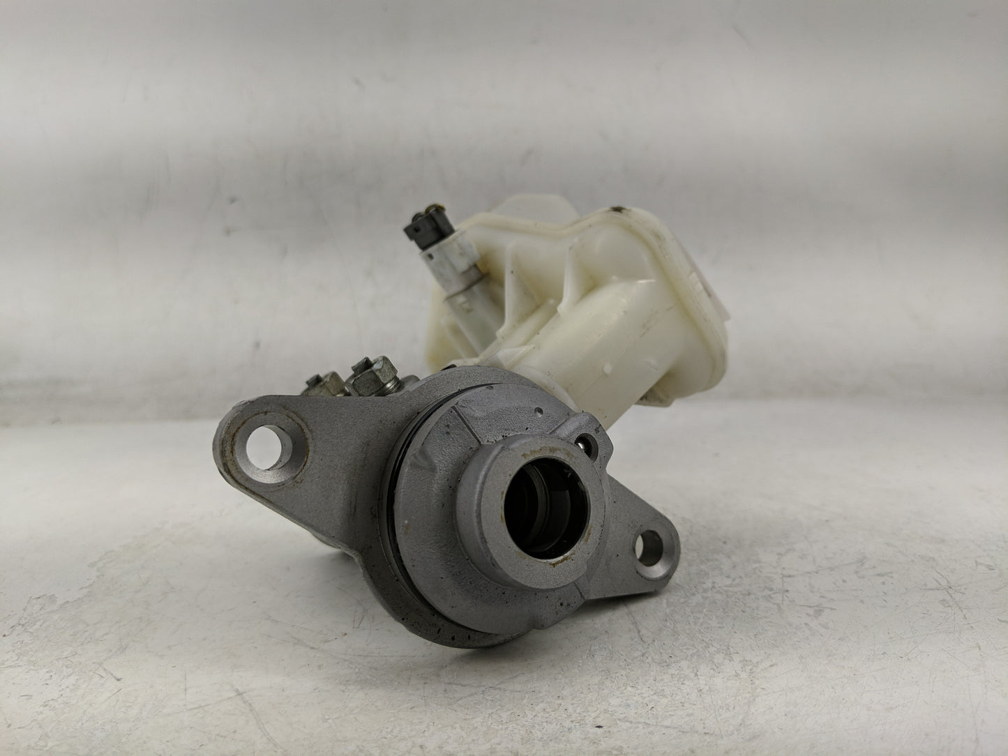 2014-2014 Mitsubishi Mirage Brake Master Cylinder - Oemusedautoparts1.com